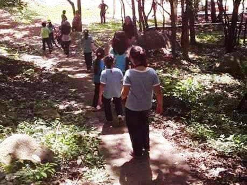 NIÑOS TURISTAS